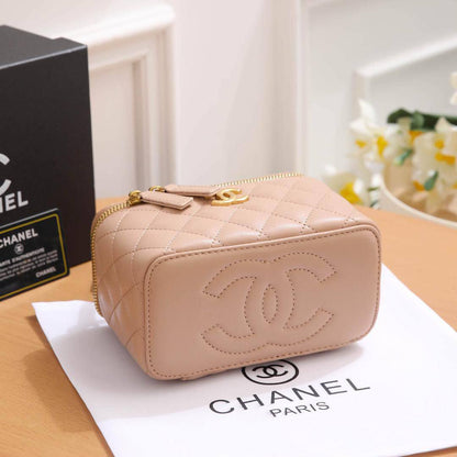 CHANEL 

NEW CAME 

GOOD QUALITY 
WITH BOX  

115 dhs🇦🇪🇦🇪

Zain39
♥️♥️♥️