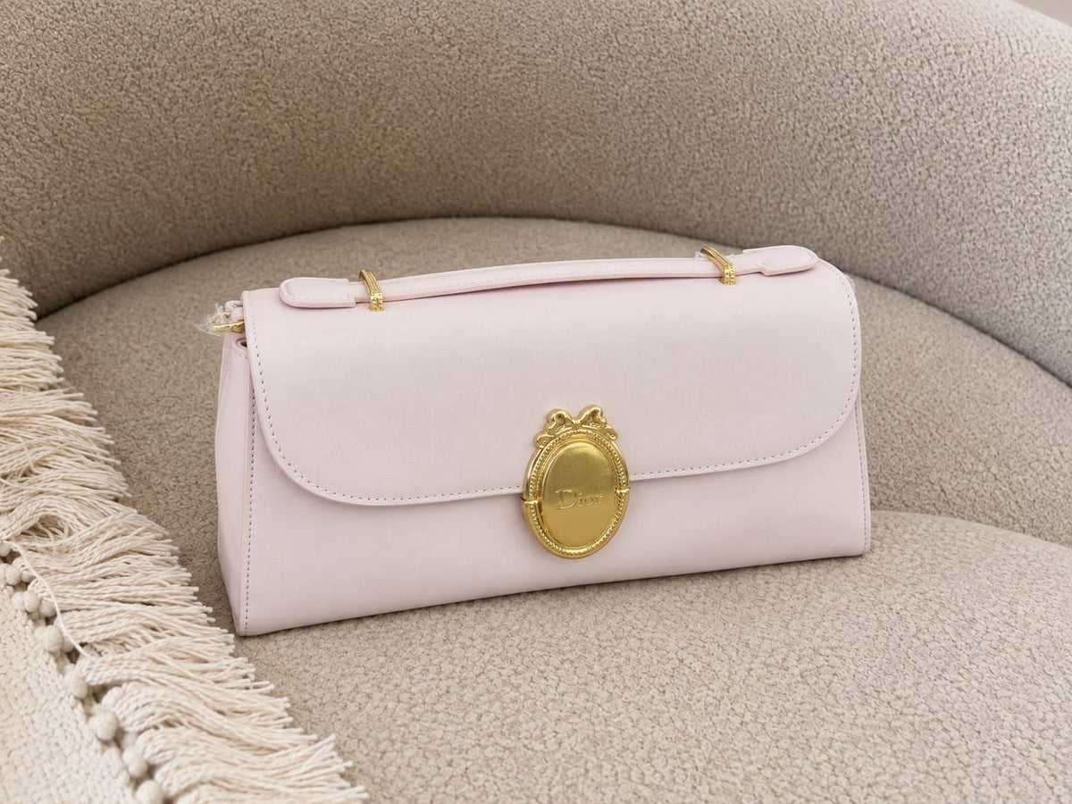 DIOR  
SUPER MASTER QUALITY 
SIZE : 25 cm 
AVAILABLE 

For Price 👇 WhatsApp✅
0568585901 
0507557372
0552275751 Owner Zain 👌

Zain322
♥️♥️♥️