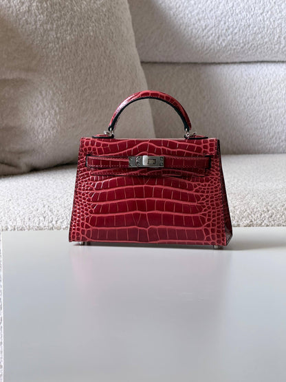 Hermes

minikelly 19cm💕

master quality😍

with box❤️
🎁🎁🎁

550 dhs❣️

Zain52
♥️♥️♥️