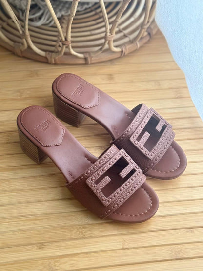 Fendi
*AAA Quality*
𝗦𝗶𝘇𝗲 𝟯𝟲 𝘁𝗼𝗼 𝟰𝟭 
400 dhs💓

Zain302
♥️♥️♥️