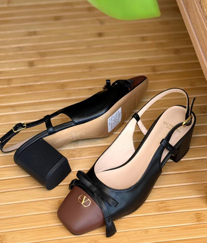Valentino
✨ 𝐍𝐞𝐰 𝐂𝐨𝐥𝐥𝐞𝐜𝐭𝐢𝐨𝐧
✨ 𝐒𝐮𝐩𝐞𝐫 𝐌𝐚𝐬𝐭𝐞𝐫 𝐐𝐮𝐚𝐥𝐢𝐭𝐲
✨ 𝐀𝐯𝐚𝐢𝐥𝐚𝐛𝐥𝐞 𝐍𝐨𝐰
✨ 𝐒𝐢𝐳𝐞𝐬: 𝟑𝟔 — 𝟒𝟏
460 dhs✅

Zain178
♥️♥️♥️