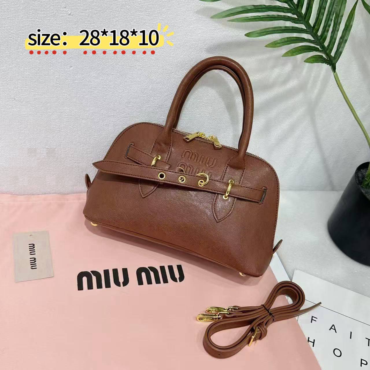 Miu Miu
with box
90 dhs✅

Zain38
♥️♥️♥️