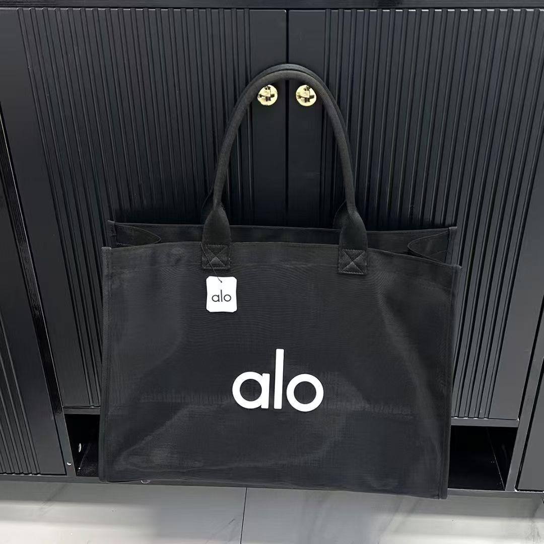 🏌️‍♂️ Alo Fashion bag
1️⃣ First quality 
Size : 50 * 35 cm
65 dhs❣️

Zain115
♥️♥️♥️