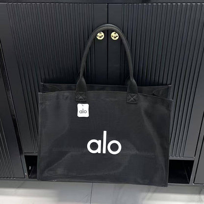 🏌️‍♂️ Alo Fashion bag
1️⃣ First quality 
Size : 50 * 35 cm
65 dhs❣️

Zain115
♥️♥️♥️