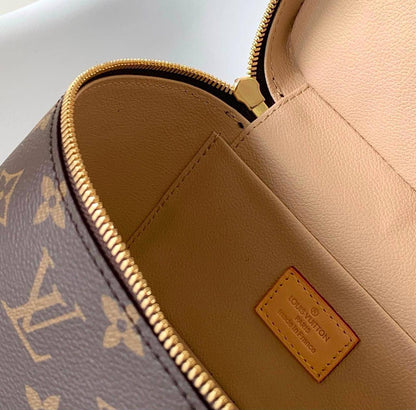 LV

Good QUALITY 

WITH BOX 

MEDUIM SIZE 110 DHS…..
SMALL SIZE 100 DHS……

Zain17
♥️♥️♥️