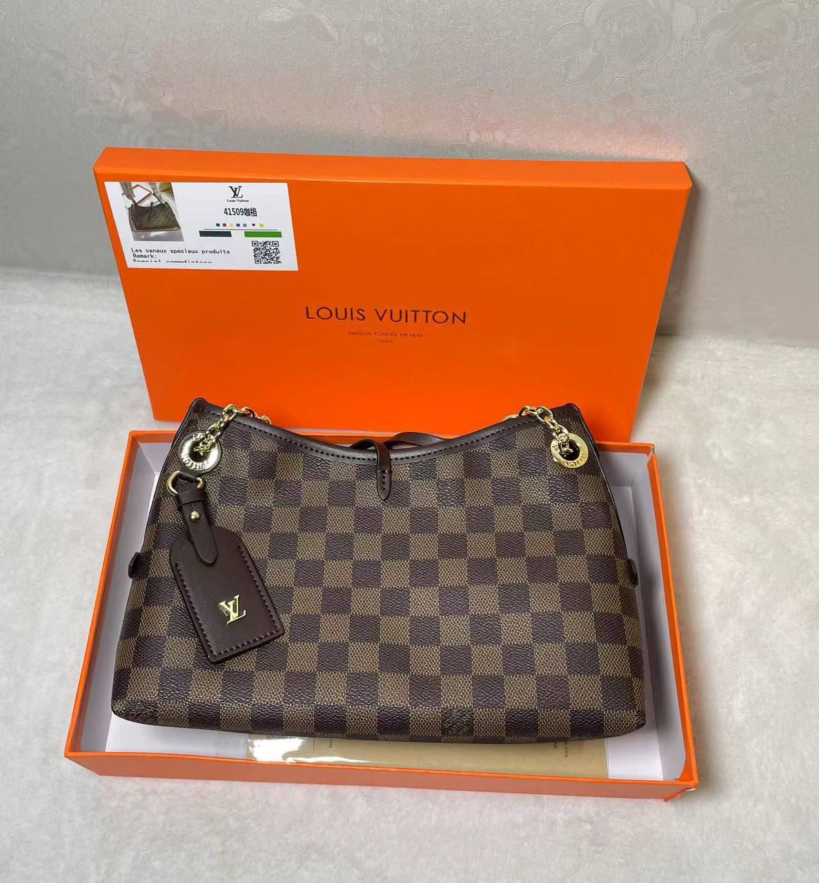 LV
Quality 💯
Size 24cm

100 dhs✅
With box 📦

Zain70
♥️♥️♥️