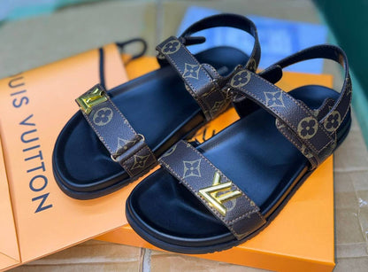 LV Sandal

115 dhs🌺
Size. 36 to 41.

Zain175
♥️♥️♥️