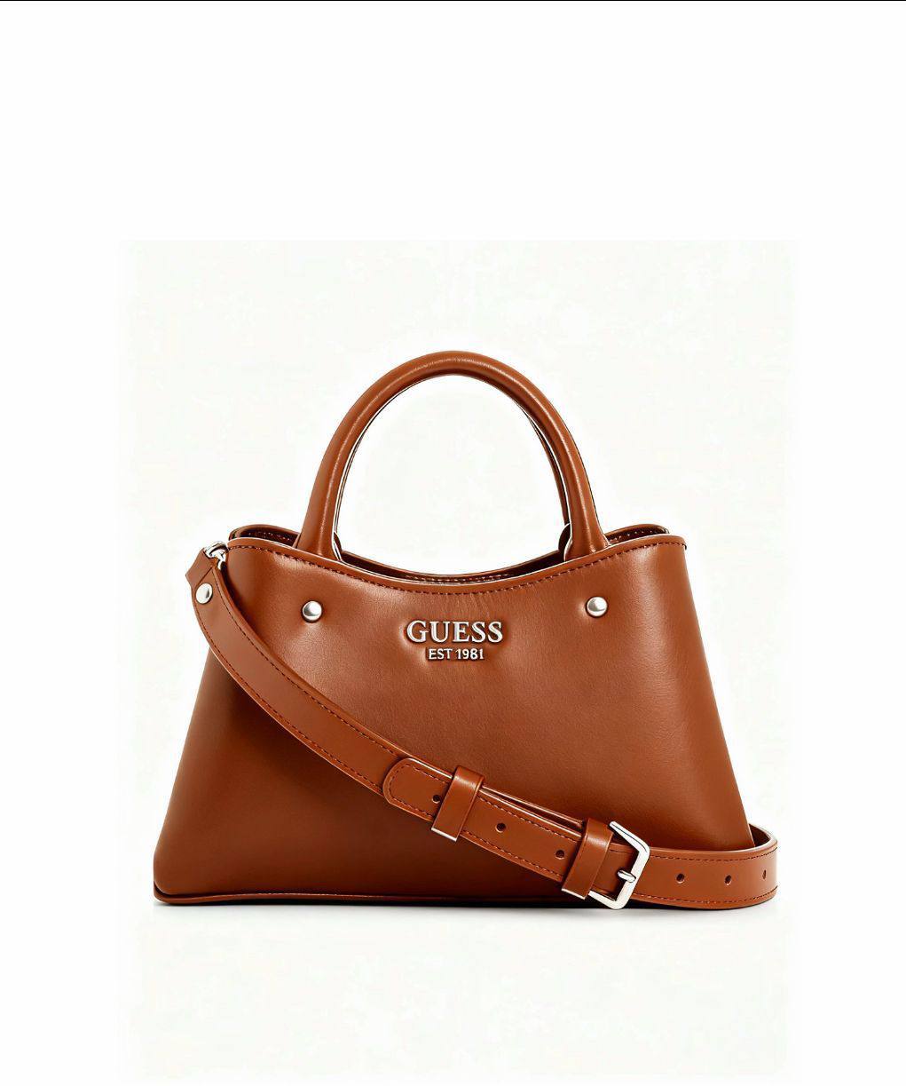Guess
100 dhs✅
size：22cm
Good-quality 


with box
🎁🎁🎁

Zain35
♥️♥️♥️