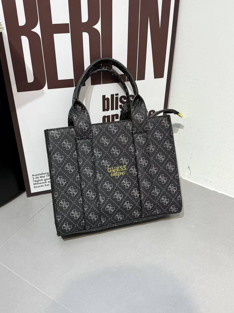 Guess
70 dhs💓

Zain232
♥️♥️♥️