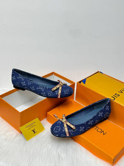 𝗖𝗛𝗔𝗡𝗘𝗟 
💯high quality
Size 36-37-38-39-40-41
110 dhs🪙🌨️

Zain86
♥️♥️♥️