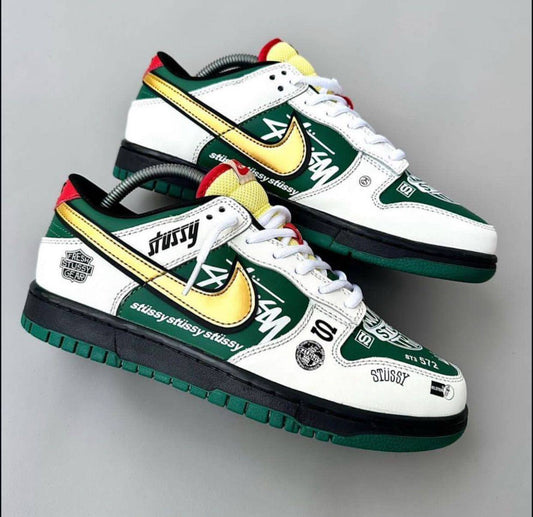 Nike Dunk Low Stussy Beemer
40-45 AVAILABLE 🤩
220 dhs🪙💕

Zain242
♥️♥️♥️