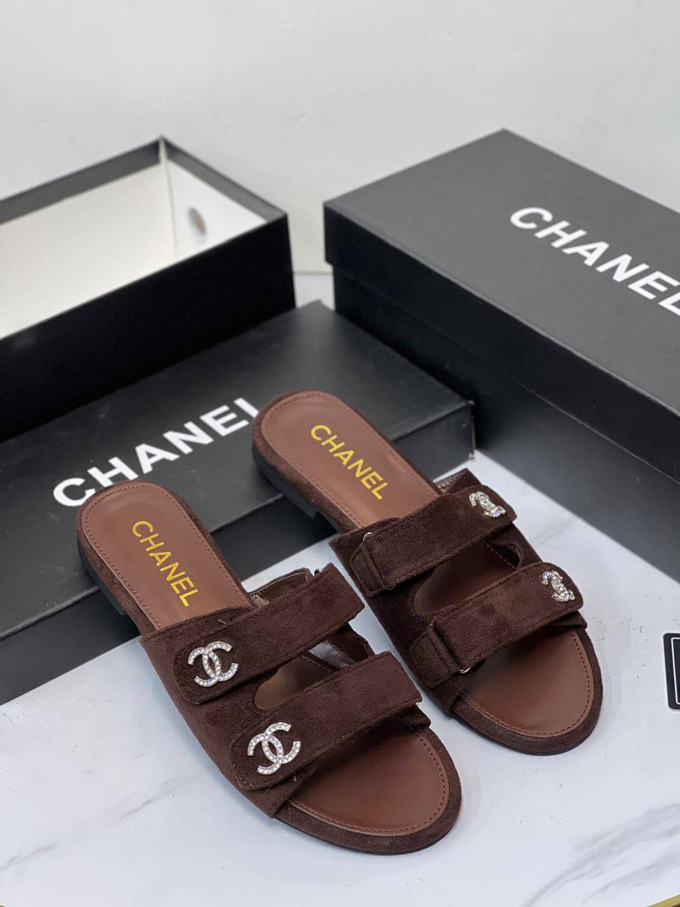 CHANEL 
SIZE 36-41
105 dhs🇦🇪🇦🇪

Zain21
♥️♥️♥️
