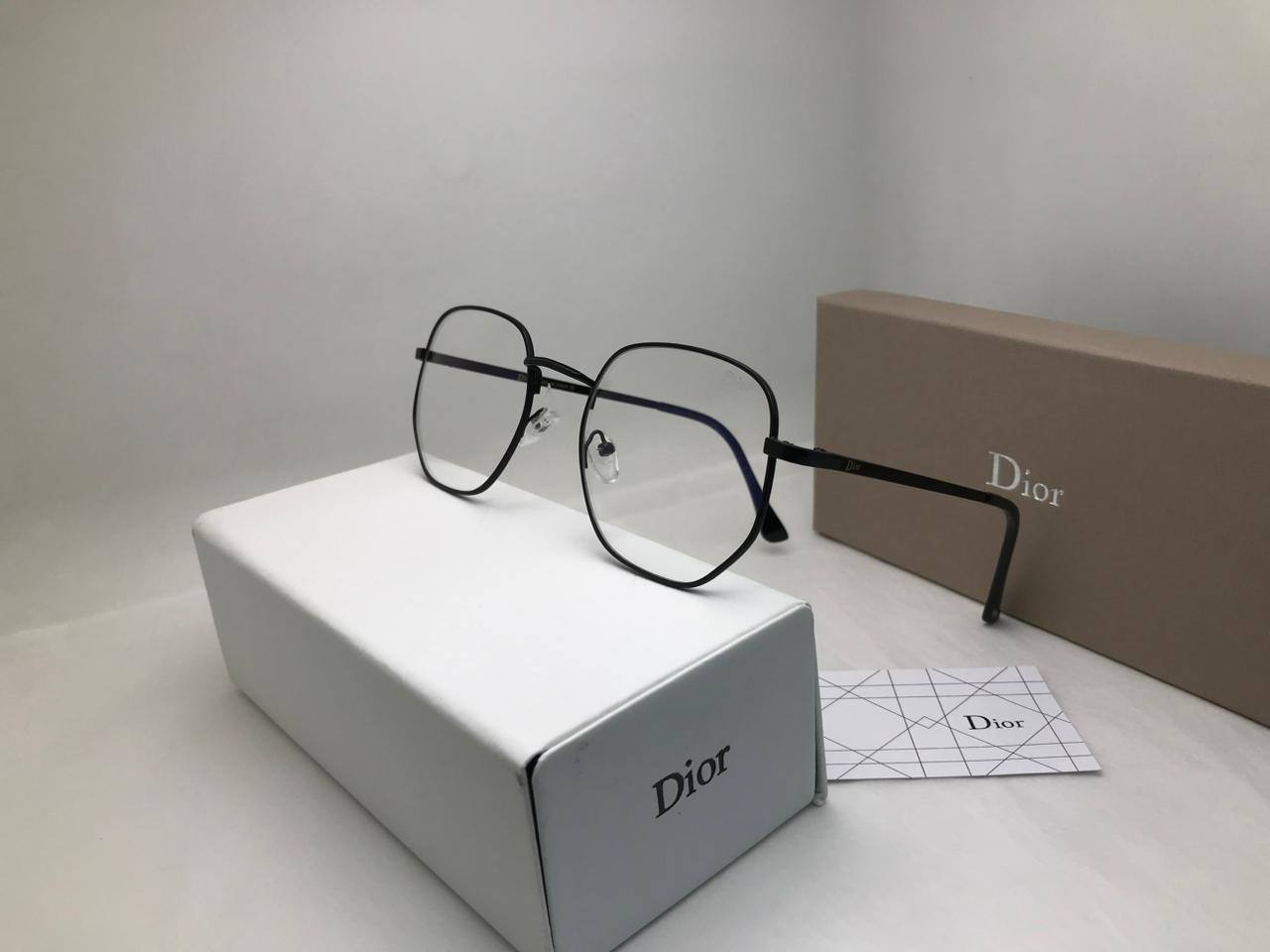 Sunglasses
60 dhs🪙🖤

Zain126
♥️♥️♥️