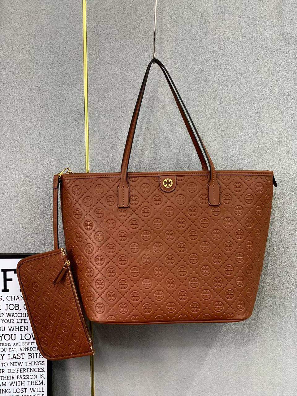 Tory Burch
 TOTE BAG 2025
33cm  MICRO FABRIC 
105 dhs🪙🌨️

Zain44
♥️♥️♥️
