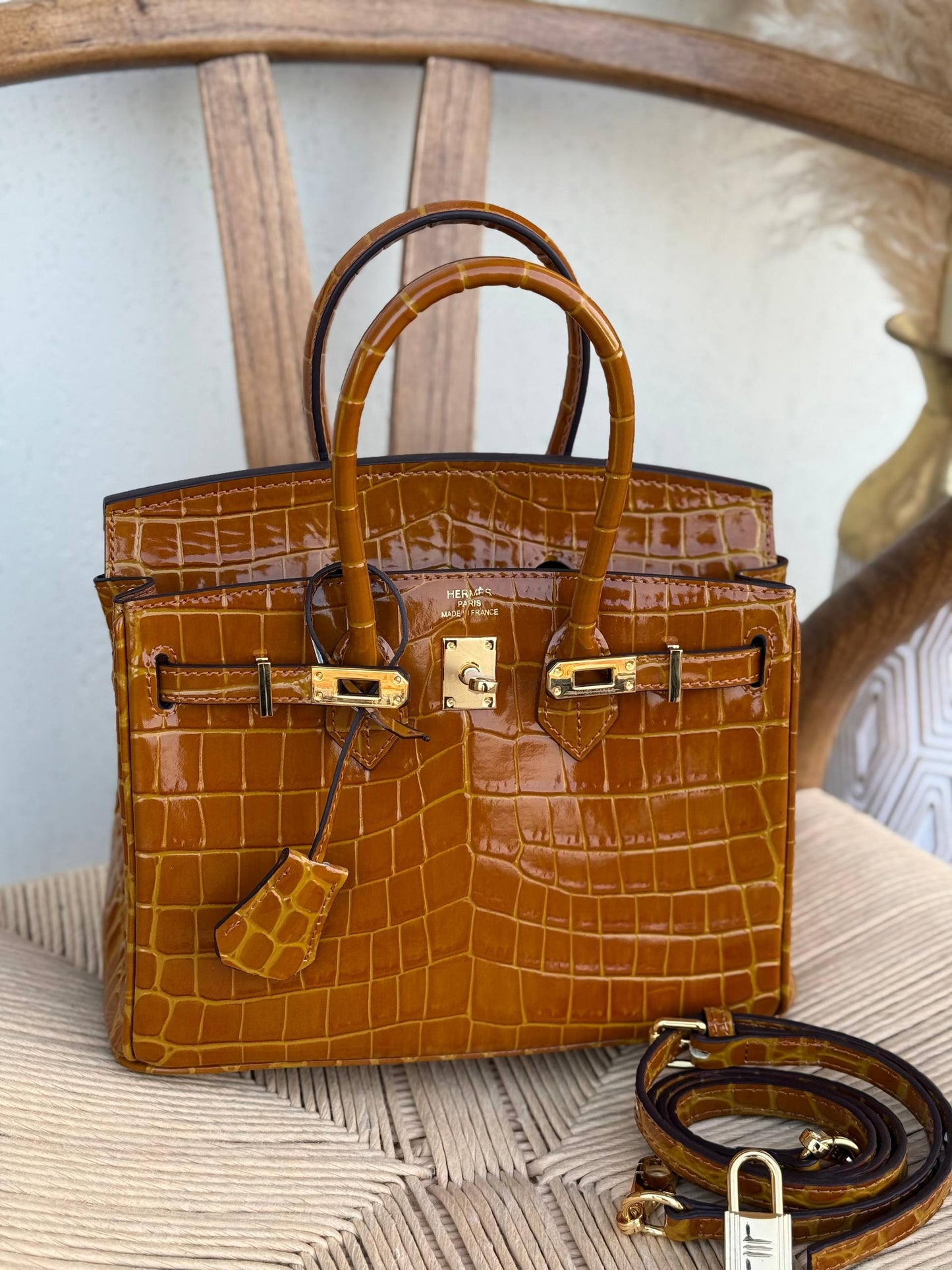 HERMES
25cm
380 dhs👑
Top quality 
With box🎁

Zain167
♥️♥️♥️