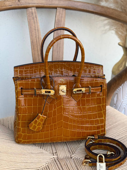 HERMES
25cm
380 dhs👑
Top quality 
With box🎁

Zain167
♥️♥️♥️