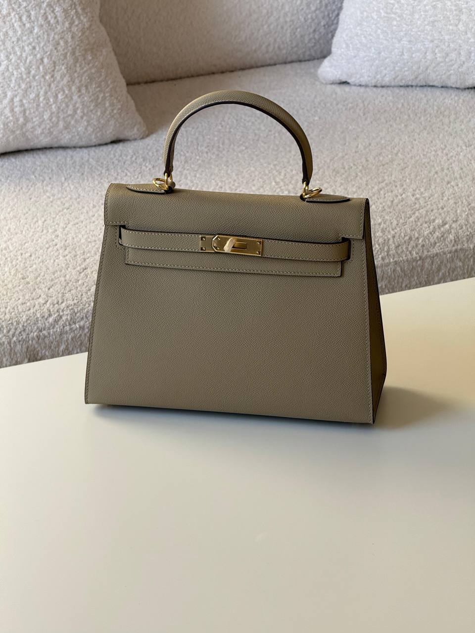 Hermes kelly epsom 28cm💕
master quality😍

with box❤️
🎁🎁🎁

420 dhs🪙💕

Zain52
♥️♥️♥️