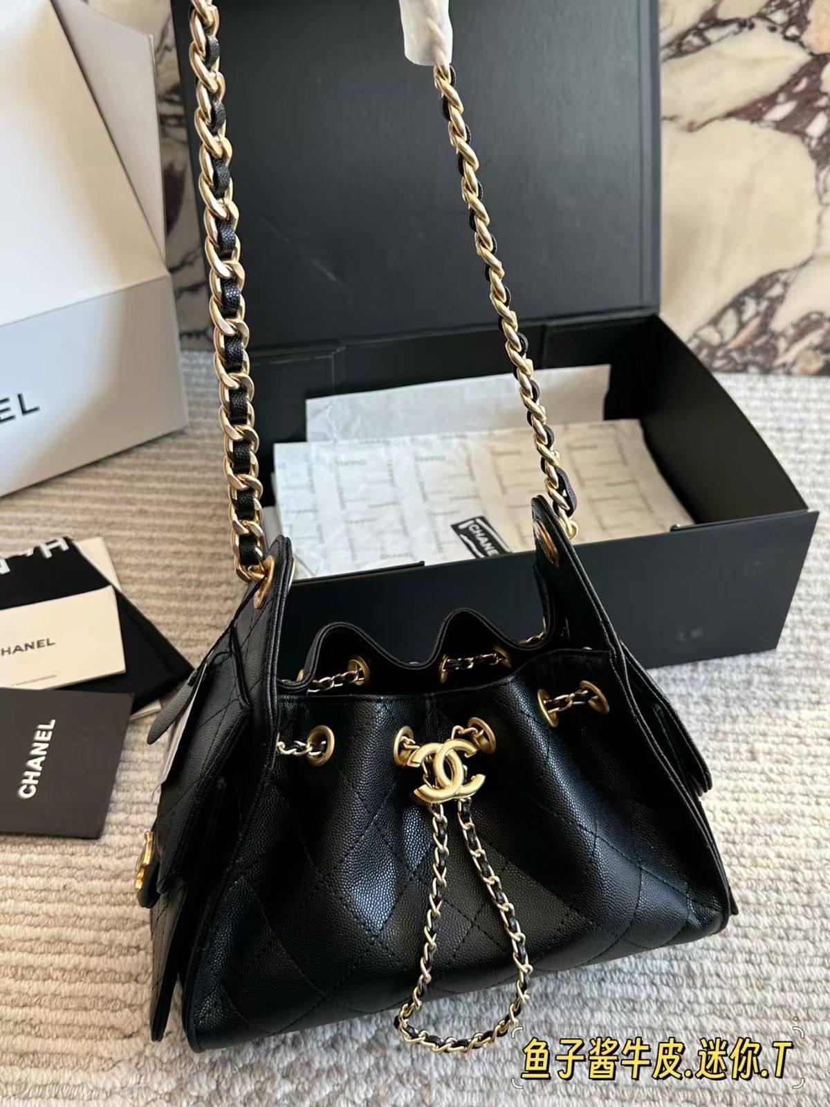 Chanel
350 dhs🌺
high quality
size 26cm

Zain132
♥️♥️♥️