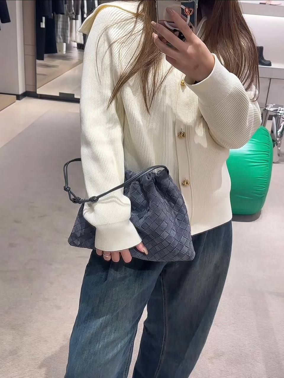 BOTTEGA 
COPY ONE 
WITH BOX 
🎁🎁🎁

130 dhs✅

Zain39
♥️♥️♥️