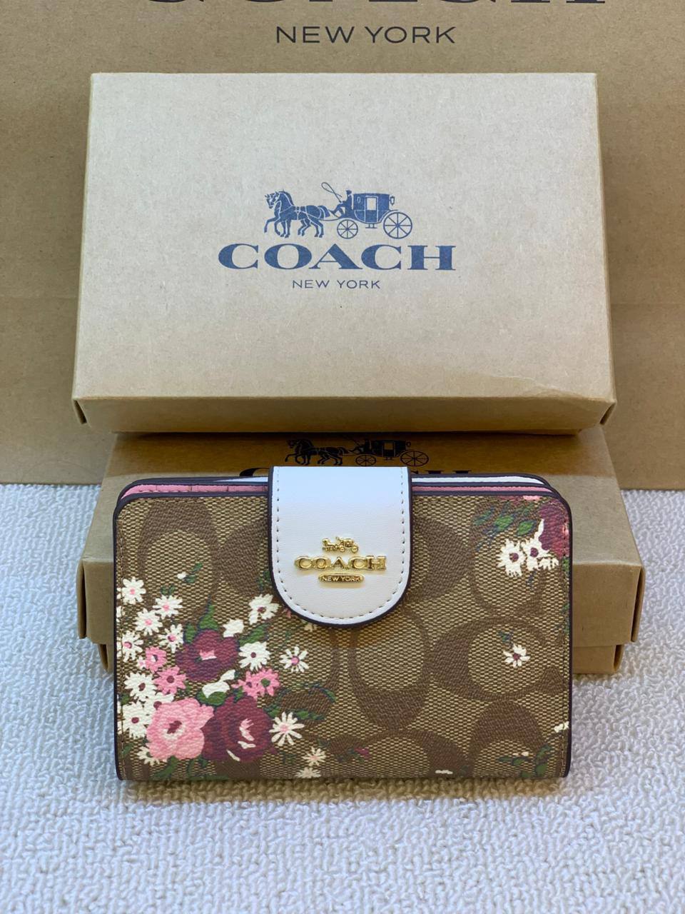 Coach 
Wallets Master
125 dhs💓

Zain248
♥️♥️♥️