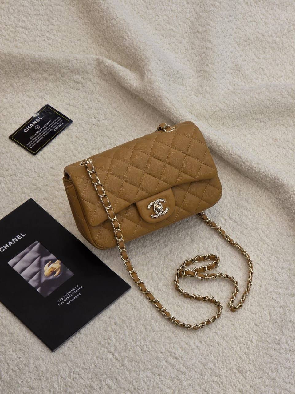 Chanel 
Master 
  20Cm 

With Box
🎁🎁🎁

230 dhs🇦🇪

Zain131
♥️♥️♥️
