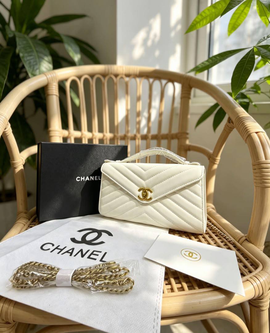 Chanel
100 dhs✅
with box

Zain07
♥️♥️♥️