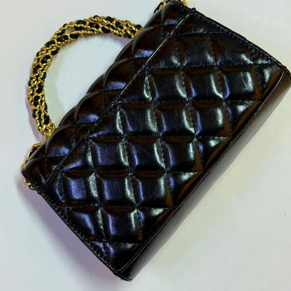 CHANEL 

NEW CAME GOOD QUALITY 

WITH BOX  
🎁🎁🎁

90 dhs🪙🌨️
SIZE: 19cm

Zain39
♥️♥️♥️