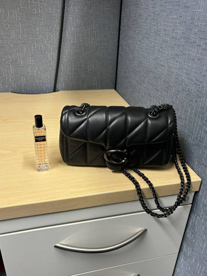 Coach

100 dhs🇦🇪🇦🇪

With box

Zain219
♥️♥️♥️