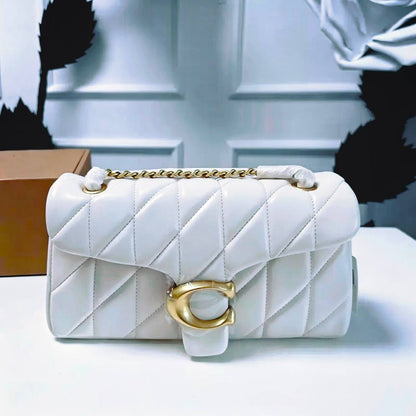 CHANEL 
HIGH QUALITY  
WITH  BOX  
130 dhs💓

Zain295
♥️♥️♥️
