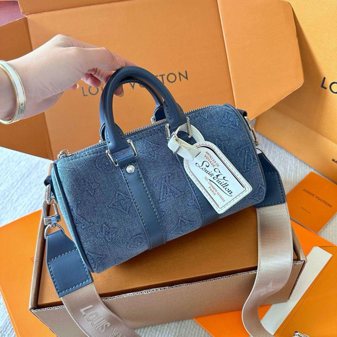 LV

COPY ONE 

NEW CAME 
WITH DOUBLE BOX 
215 dhs🇦🇪🇦🇪🇦🇪


Zain17
♥️♥️♥️