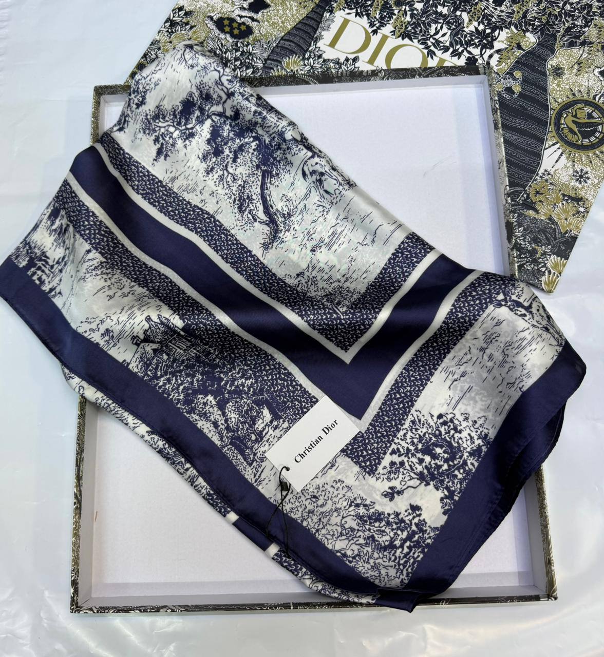 Silk scarf 🧣 
40 dhs✅

With box🎁
55 dhs✅

Zain93
♥️♥️♥️