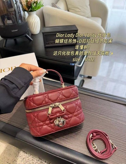 DIOR
Mini Vanity
Master quality
17*12*8 cm 

with box
310 dhs

Zain95

♥️♥️♥️