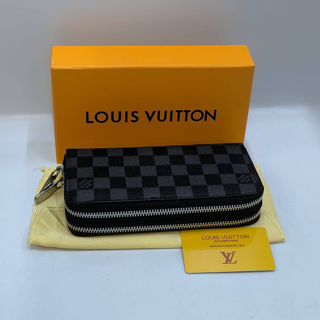 LV wallets
40 dhs🪙

Zain40
♥️♥️♥️