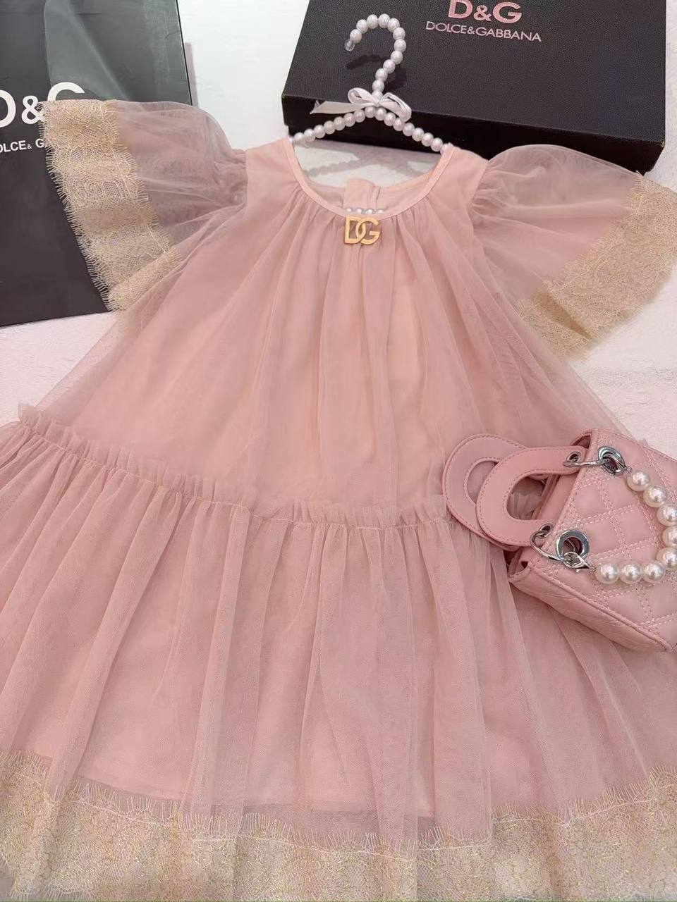 D&G
6-12m to 13y 
220 dhs💓

Zain151
♥️♥️♥️
