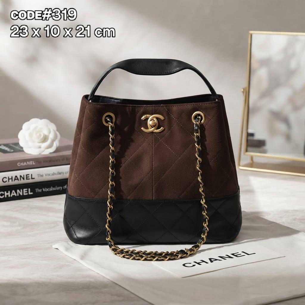Chanel ʙᴜᴄᴋᴇᴛ ʙᴀɢ
ᴛᴡᴏ-ᴛᴏɴᴇ sʜᴏᴜʟᴅᴇʀ ʙᴀɢ
sᴜᴇᴅᴇ & ǫᴜɪʟᴛᴇᴅ ʟᴀᴍʙsᴋɪɴ
ɢᴏʟᴅ ʜᴀʀᴅᴡᴀʀᴇ
ɪɴ ᴛᴡɪsᴛ ʟᴏᴄᴋ ʟᴏɢᴏ
sɪᴢᴇ : 23 cm

90 dhs🇦🇪🇦🇪

Zain31
♥️♥️♥️