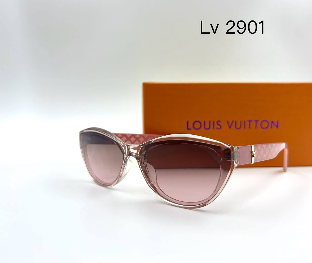 LV💥*
Sunglasses 🕶️ 
good quality 💯
With master box 🗃️ 
50 dhs✅

Zain273
♥️♥️♥️