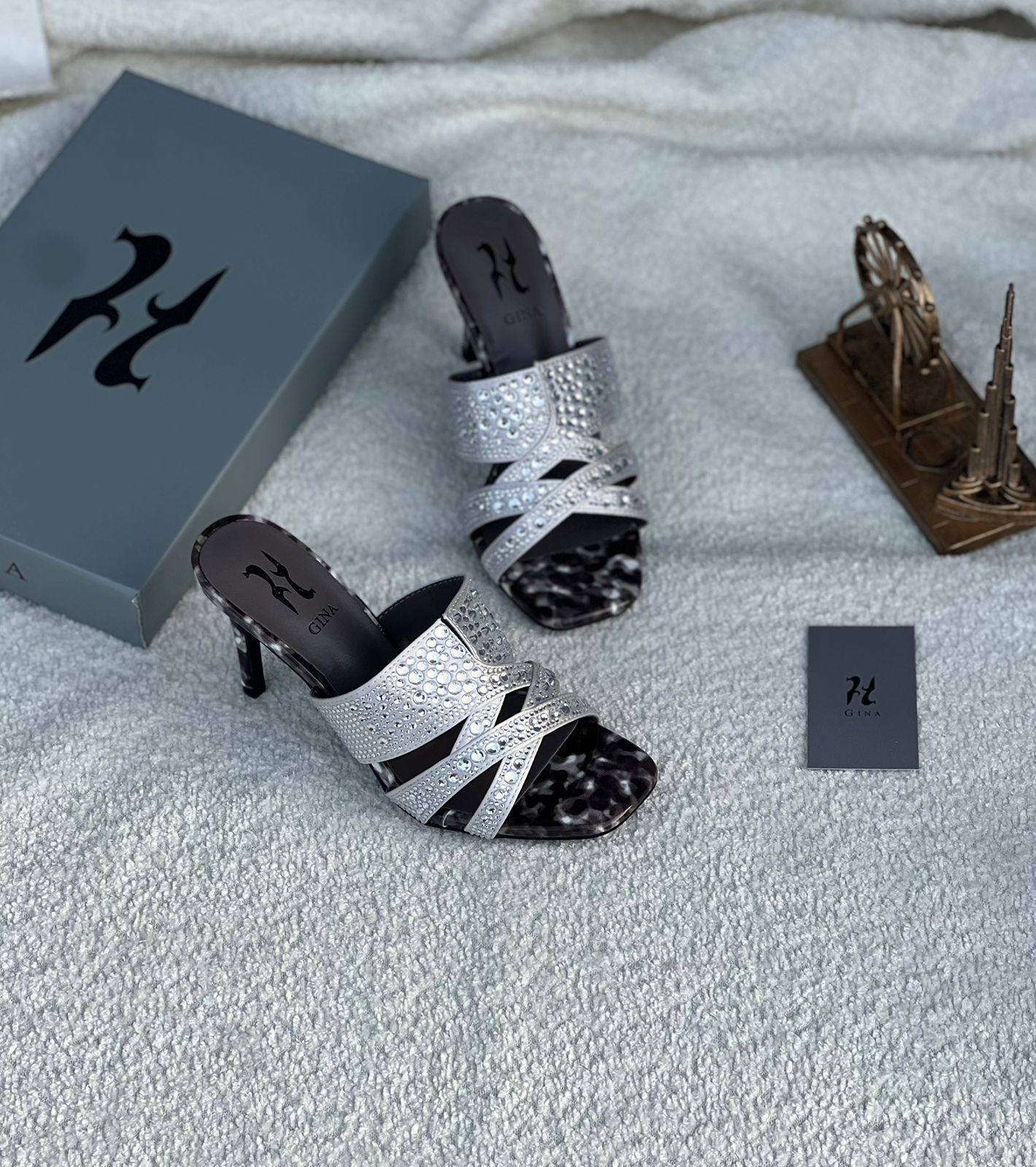 New. Gina  heel

   Size  .  36.  to 41

90 dhs❣️

Zain80
♥️♥️♥️