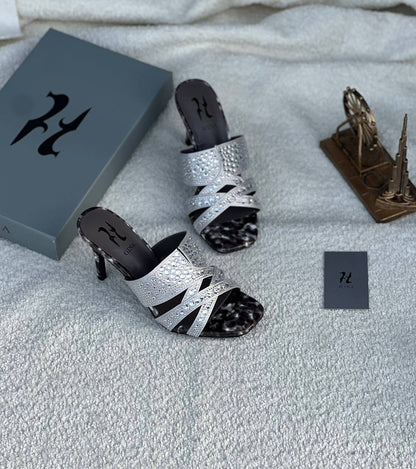 New. Gina  heel

   Size  .  36.  to 41

90 dhs❣️

Zain80
♥️♥️♥️