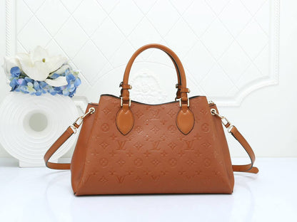 LV
NEW CAME GOOD QUALITY 
90 dhs🪙💕
SIZE: 36cm

Zain39
♥️♥️♥️
