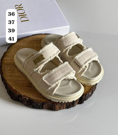 Dior 
115 dhs🇦🇪

Zain21
♥️♥️♥️