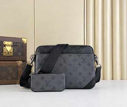 Lv

COPY ONE
 FOR MEN SLING BAG

215 dhs🇦🇪🇦🇪

Zain295
♥️♥️♥️