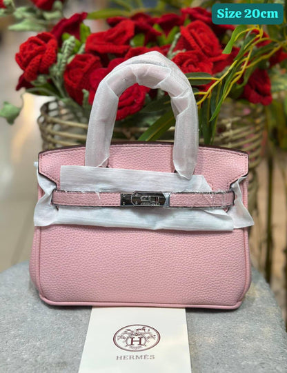 Hermes
Good quality 
with box 
🎁🎁🎁

100 dhs✅

Zain186
♥️♥️♥️