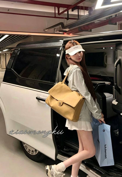 CHANEL
 COPY ONE 
38cm 
220 dhs🇦🇪🇦🇪

Zain295
♥️♥️♥️