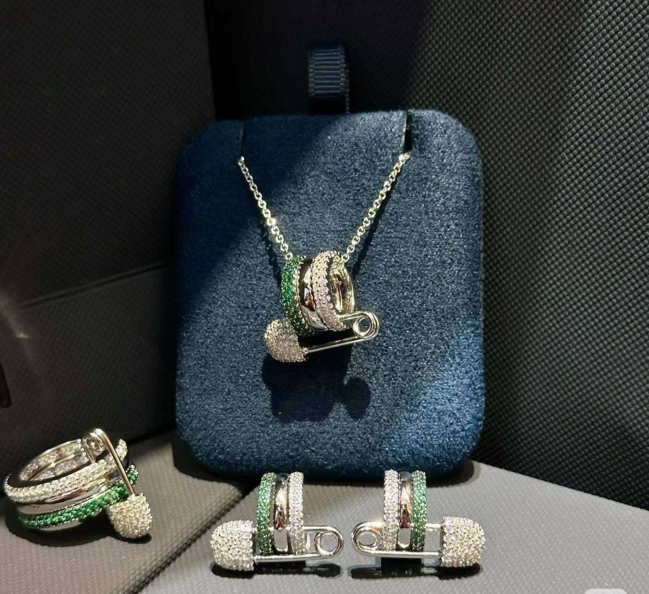 APM Set 💐
Necklace 
Earrings 
Bangle 
Ring 💍 

*Master quality* 🍁
240 dhs🪙💕 normal box
270 dhs🪙💕 master box 🗃️

Zain48
♥️♥️♥️