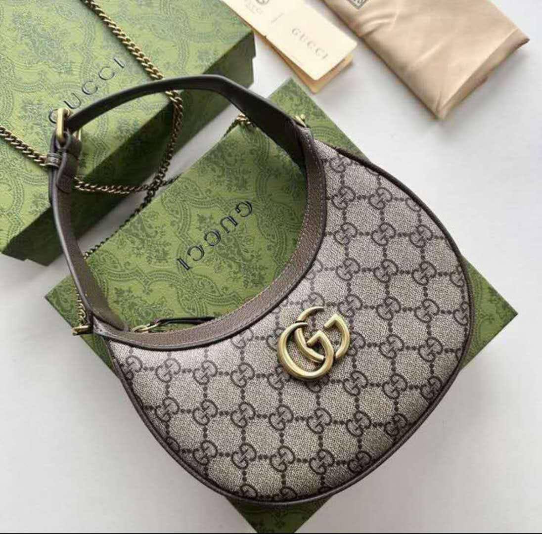 Gucci 
Good Quality 
With Box 
🎁🎁🎁

100 dhs🪙💚

Zain250
♥️♥️♥️