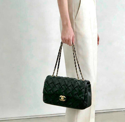CHANEL
 COPY ONE 
 WITH BOX 
150 dhs✅

Zain295
♥️♥️♥️