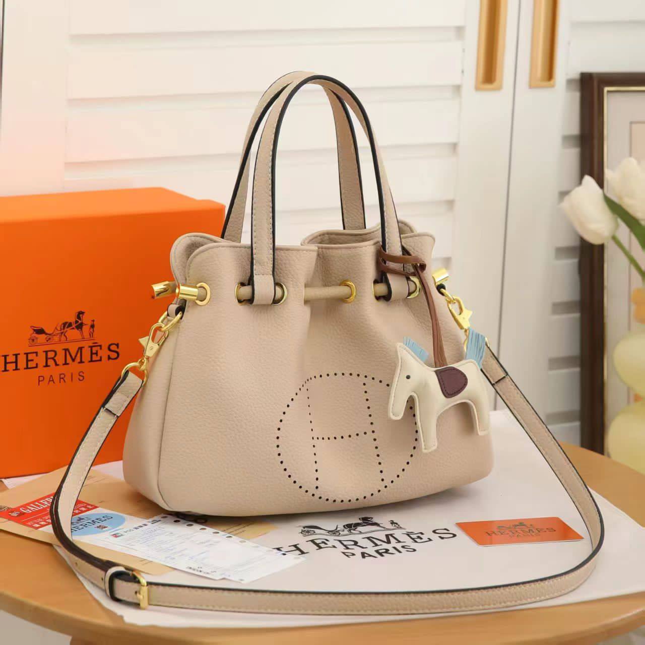 Hermes
110 dhs🇦🇪

Zain223
♥️♥️♥️