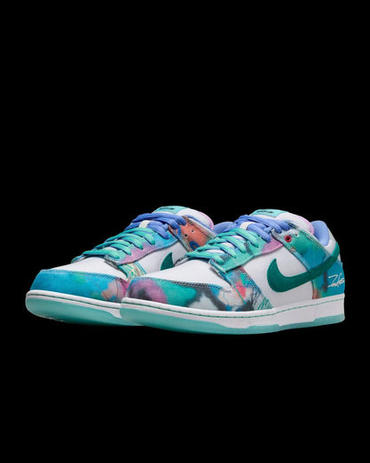 Nike x Futura Laboratories SB Dunk Low "Bleached Aqua" 
36-45 AVAILABLE🤩
240 dhs✅

Zain242
♥️♥️♥️