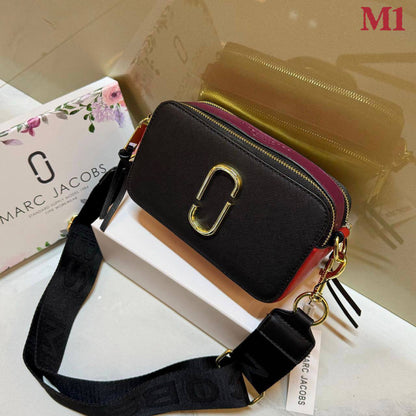 MARC JACOBS 

GOOD QUALITY 

WITH BOX 
🎁🎁🎁

90 dhs🪙🖤

Zain39
♥️♥️♥️