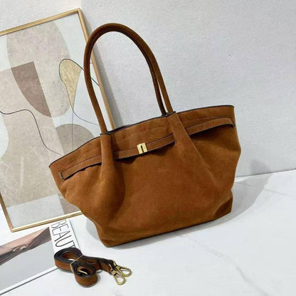 JW PEI  
GOOD QUALITY 
100 dhs✅
SIZE: 26.5cm

Zain295
♥️♥️♥️
